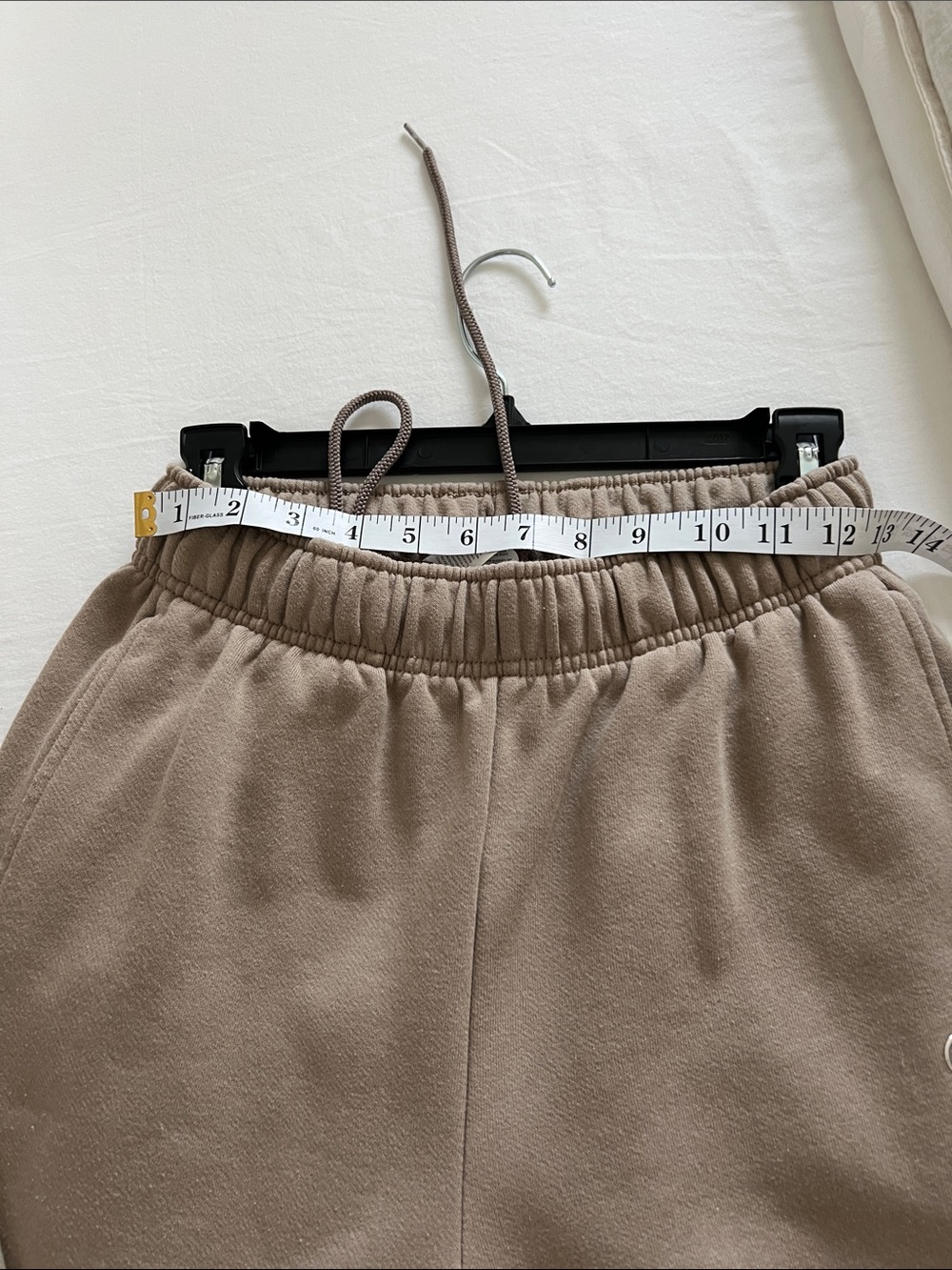 ALO Yoga Women’s Taupe Accolade straight leg Sweatpants - Relaxed Fit - Picture 5 of 8